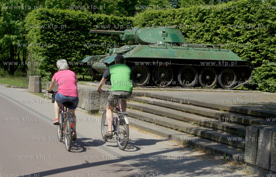 Czołg T-34pomnik na Al. Zwycięstwa w Gdańsku. Wg....