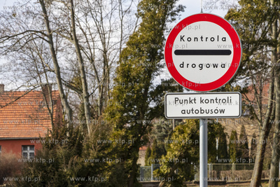 Znak zakazu wjazdu na drogę przeznaczoną  na punkt...