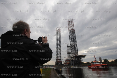 Do Stoczni Remontowej doholowano platforme wiertnicza...