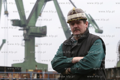 Marek Bronk - pracownik Stoczni Gdanskiej nalezacej...