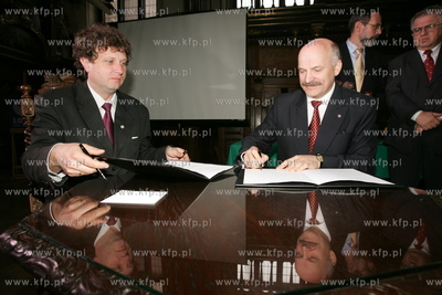 Grupa LOTOS S.A zamierza wejsc na Gielda Papierow Wartosciowych....