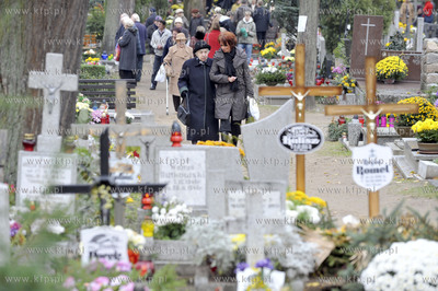 Cmentarz w Gdansku Oliwie. Swieto Wszystkich Swietych....