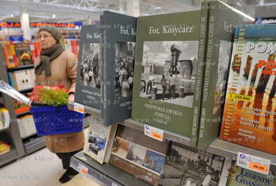 Oficjalne otwarcie dla klientow centrum handlowego...