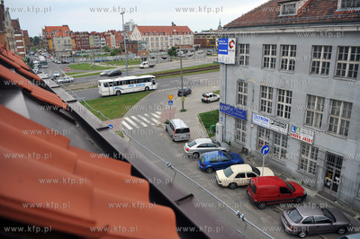 Widok z hotelu Qubus na wyspie Spichrzow na ul. Chmielna...