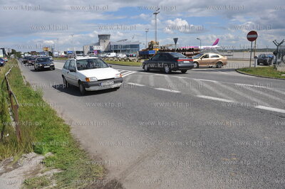 Ulica Slowackiego w poblizu terminalu lotniska w Rebiechowie....