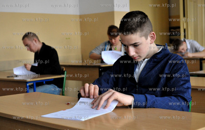 Egzamin klas trzecich z zakresu przedmiotow humanistycznych...