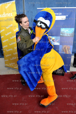 Uroczystosc zawieszenia wiechy nad nowo budowanym terminalem...