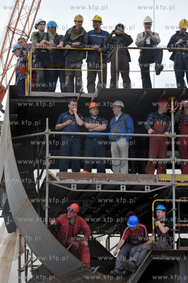 Gdansk. Wodowanie statku Lewek Andes w Remontowej Shipbuilding...