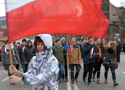 Gdanska Parada Niepodleglosci. Uczniowie gimnazjum...