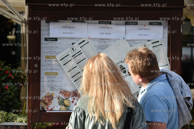 Gdańsk. Menu restauracji Latający Holender na Długim...