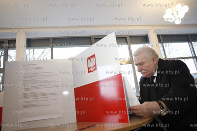 Wybory samorzadowe 2010. W budynku rektoratu UG na...