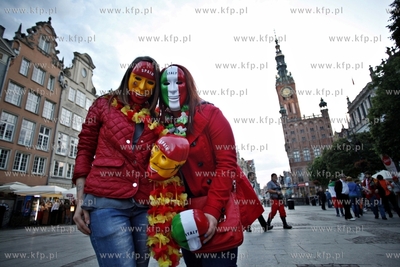 Hiszpanscy kibice opanowali  ul. Dluga i Dlugi Targ...