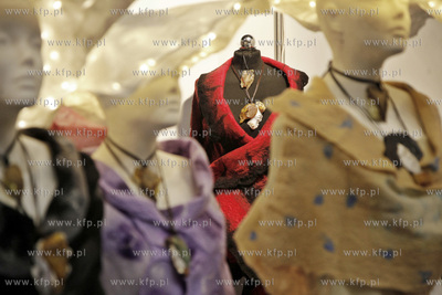 Amber Expo. Targi bursztunu Ambermart. Nz prace Elzbiety...