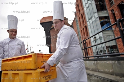 Gdansk. Festiwal Dorsza i Fladry. Nz  kucharze z Hotelu...