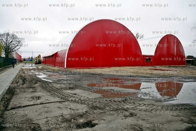 Wizyta Pawla Adamowicza na placu budowy kompleksu sportowego...