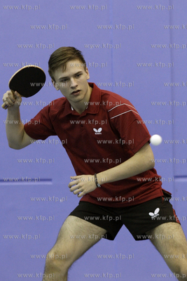 Jakub Folwarski, tenisista stolowy. 18.11.2013 fot....