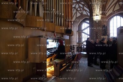 Gdansk. Dzien Pamieci Zolnierzy Wykletych. Nz. msza...