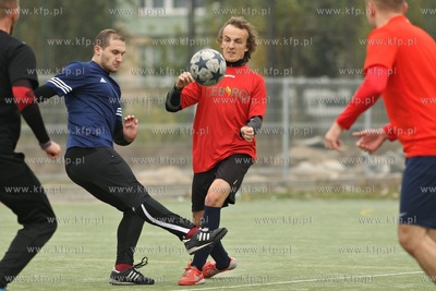 Gdansk Zaspa. Pilkarski turniej dzikich druzyn Do przerwy...