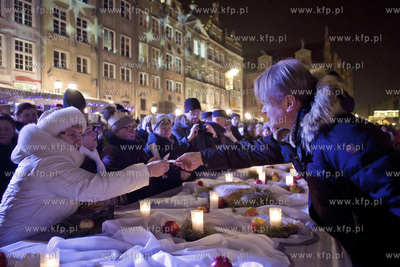 Wigilia gdańska na Długim Targu. Nz. Michał Juszczakiewicz...