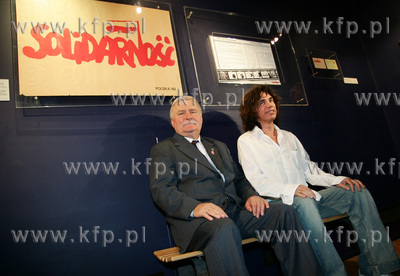 Lech Walesa i Jean Michelle Jarre na wystawie Drogi...