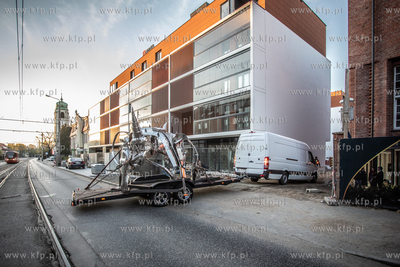 Transport i montaż instalacji artystycznej z ciętej...