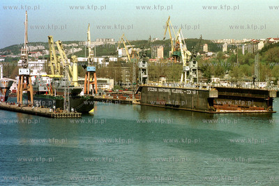 Stocznia Marynarki Wojennej w Gdyni;08.05.2001fot....