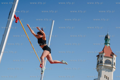 Sopot. 36. Tyczka na molo. Skoki pań. 24.06.2023 fot....