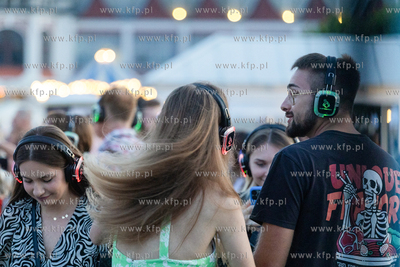 Sopot. Molo. Dni Kurortu w Sopocie. Nz. Silent disco....