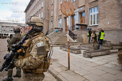 Gdansk. Wspolne cwiczenia grupy antyterrorystycznej...