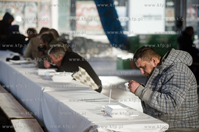 Gdansk. Targ Weglowy. XVIII Wigilia dla ubogich, samotnych...