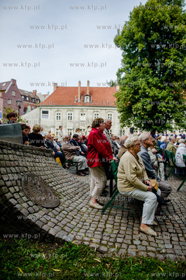 Gdansk. Msza Swieta na placu Obroncow Poczty Polskiej...