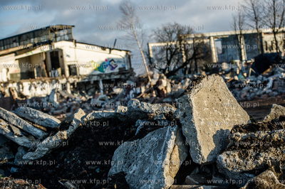 Gdansk. Tereny bylej Stoczni Gdansk. Wyburzenie budynku...