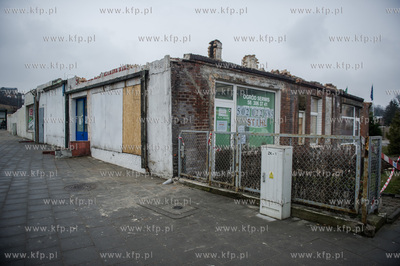 Gdansk. Rozbiorka budynkow znajdujacych sie przy skrzyzowaniu...