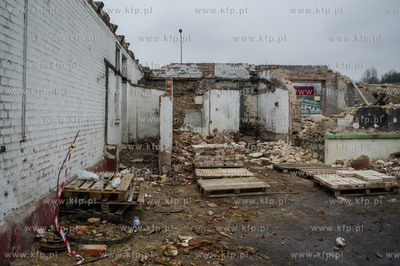 Gdansk. Rozbiorka budynkow znajdujacych sie przy skrzyzowaniu...