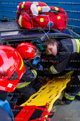 Gdansk. Cwiczenia Strazy Pozarnej na nowo budowanym...