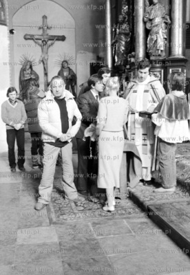 Plan zdjeciowy filmu "Czlowiek z zelaza". Scena w kosciele...