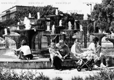Fontanna na skwerze Kosciuszki w Gdyni. 07.1983 
odb_14_02_37
Fot....