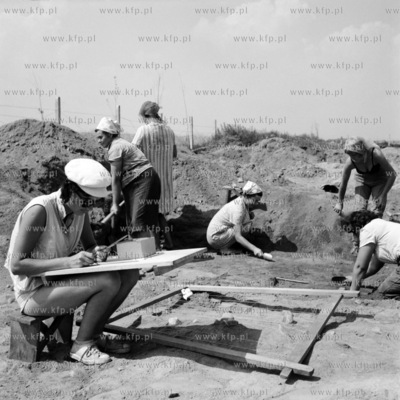 Prace archeologiczne na terenie dawnej zwirowni w Pruszczu...