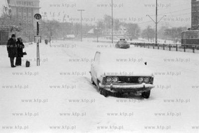 Obfite opady śniegu spowodowały liczne utrudnienia....