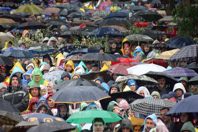 Wizyta papieza Benedykta XVI w Polsce. Tlum wiernych...