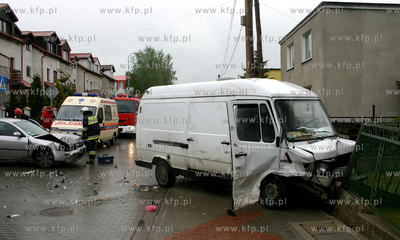 Wypadek na skrzyzowaniu osiedlowych uliczek Kieleckiej...