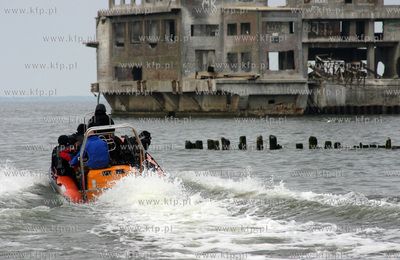 Ekipa filmowa serialu Kryminalni realizuje na plazy...
