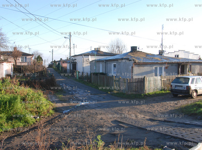 Piecset rodzin z osiedla mieszkaniowego na wzgorzu...