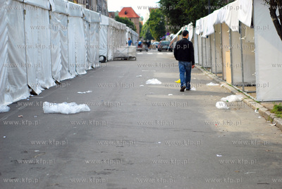 Opustoszale stoiska handlowe.
18.08.2008
Fot. Michal...