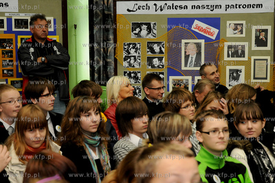 Nadanie imienia Lecha Walesy Gimnazjum nr 1 dzia3ajacym...