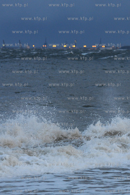 Gdynia. Orlowo. Sztorm na Zatoce Gdanskiej.
13.10.2009
Fot....