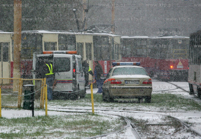 Szczecin. Z powodu obfitych opadow sniegu wstrzymano...