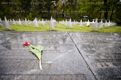 Cmentarz zolnierzy Armii Radzieckiej w Gdansku po uroczystosciach...