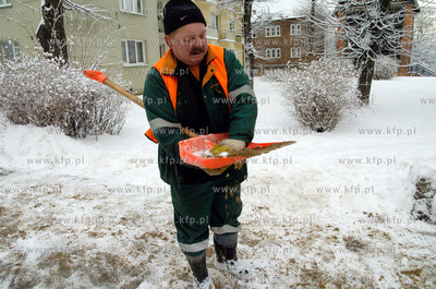Slupsk

Trwa odsniezanie ulic i chodnikwo w Slupsku....