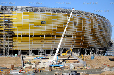 Gdansk, Letnica. PGE Arena nabiera bursztynowego koloru.
07.03.2011
fot....